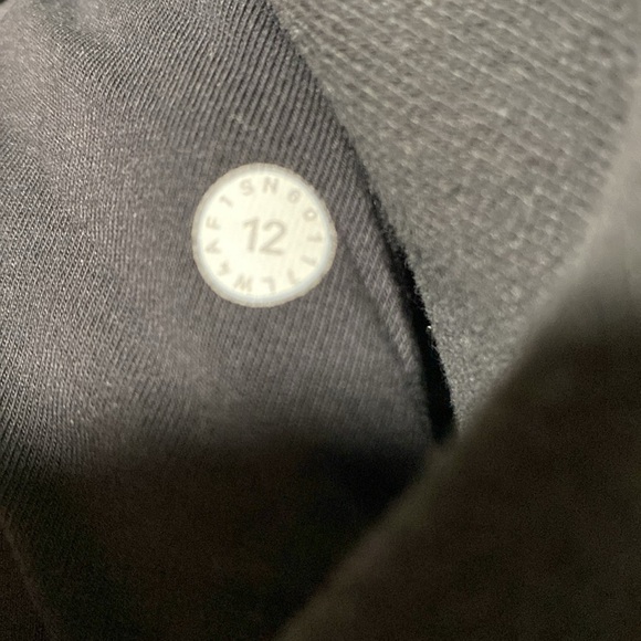 Lululemon zip up sweater women’s size 12 - Picture 3 of 9